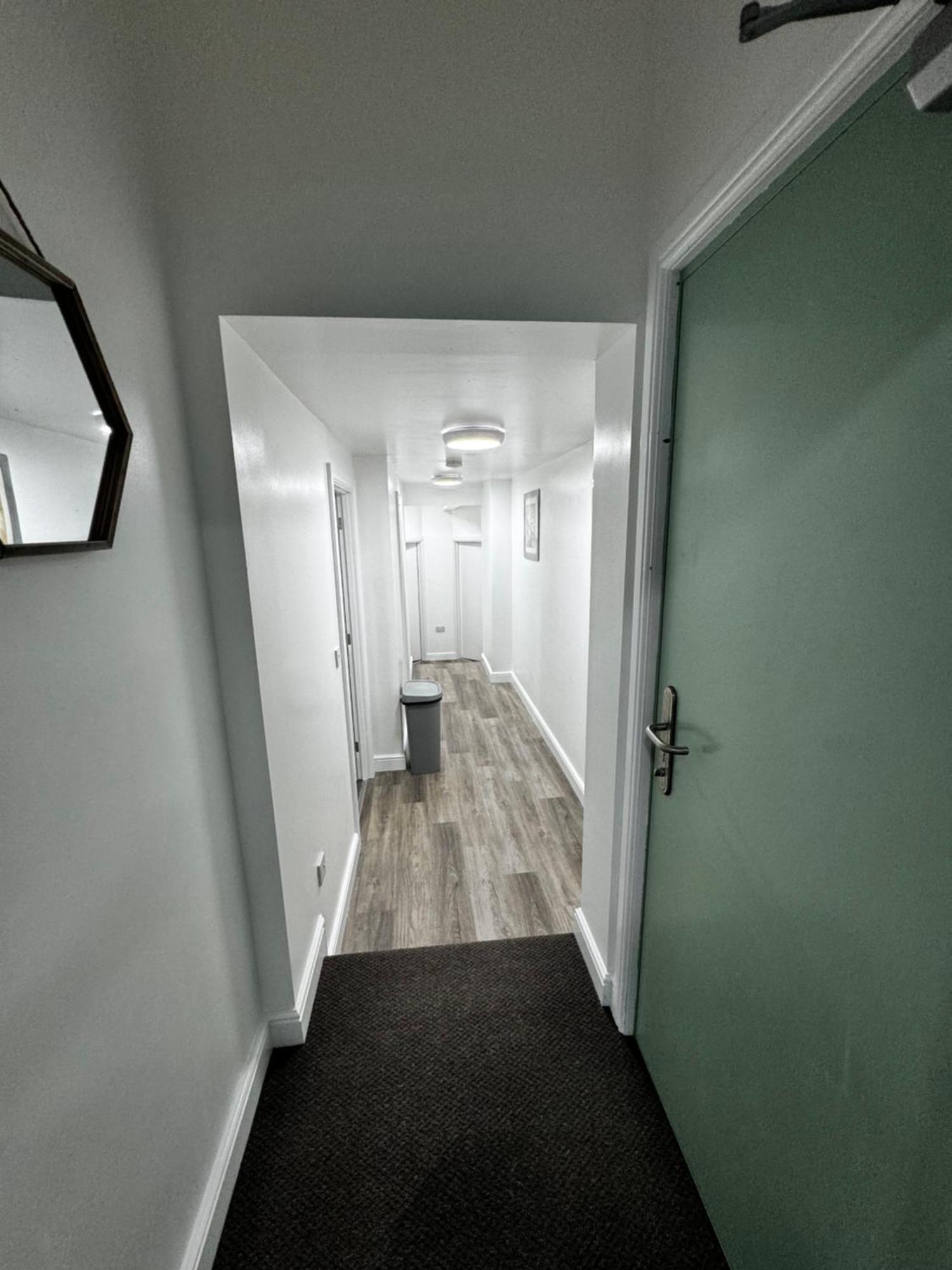 11acomberton Apartment *